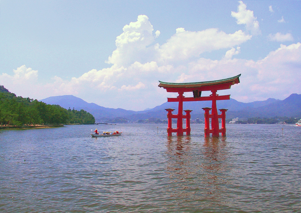 Le grand torii du sanctuaire shinto d&rsquo;Itsukushima (Miyajima)